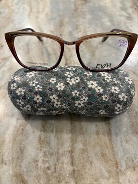 NWT FYSH Women's Two-Tone Brown Cat-Eye Acetate Glasses with flowered case